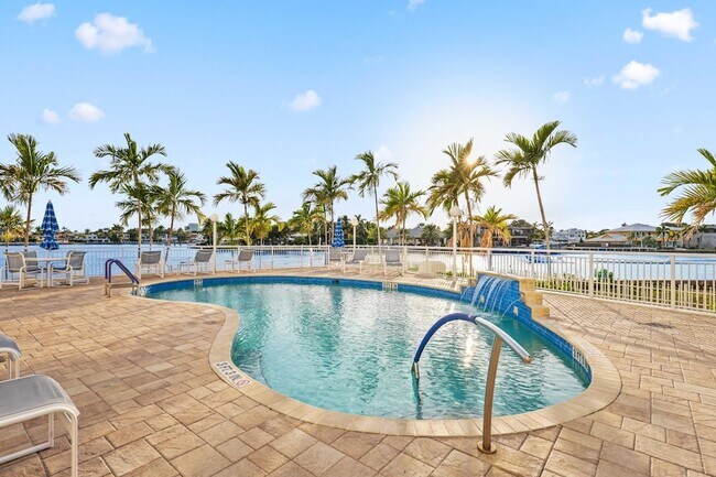 Building Photo - 511 Bayshore Dr