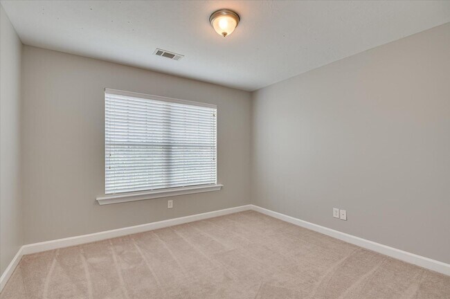 Building Photo - 158 Kenilworth Dr
