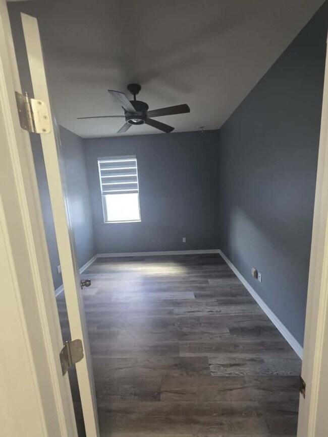 Building Photo - Beautiful house!  4/2 SINGLE FAMILY HOME