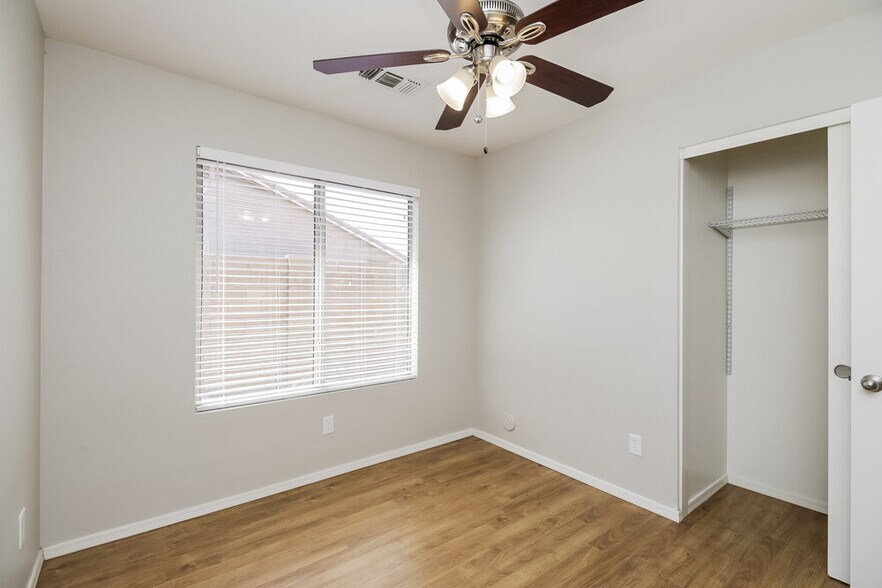 Building Photo - 1051 N San Benito Dr