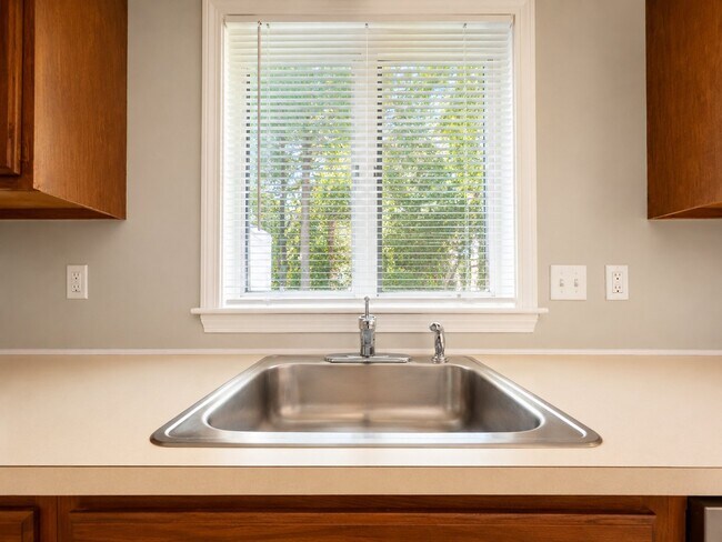 Building Photo - 9 Oakview Dr