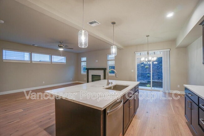 Building Photo - 2215 E Badger Wy