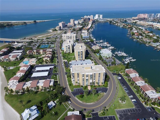 Building Photo - 851 Bayway Blvd