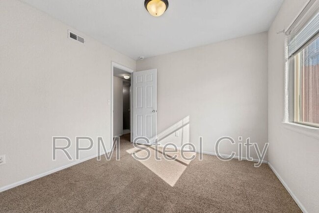 Building Photo - 1014 Pinecrest Dr