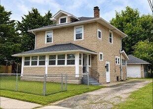 Building Photo - 445 W 25th St