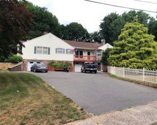 Driveway on Round Hill Road - 197 Carter Ln
