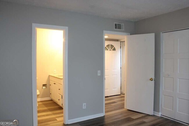 Building Photo - 1010 Mariners Ct