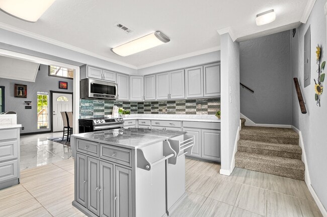 Building Photo - 20 Clearview