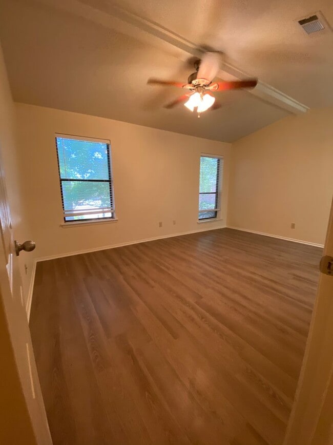 Building Photo - College Station -2 bedroom/ 2.5 bath - 2 story condo with washer/dryer!!
