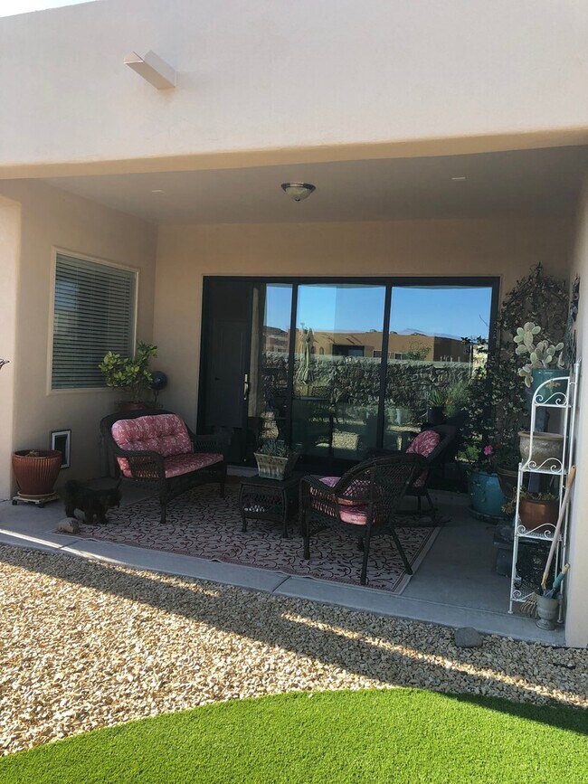 Building Photo - Gorgeous 4 bedroom home in Del Prado
