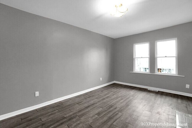 Building Photo - 280 S Warren Ave