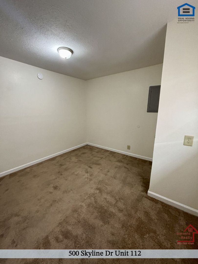 Building Photo - 500 Skyline Dr
