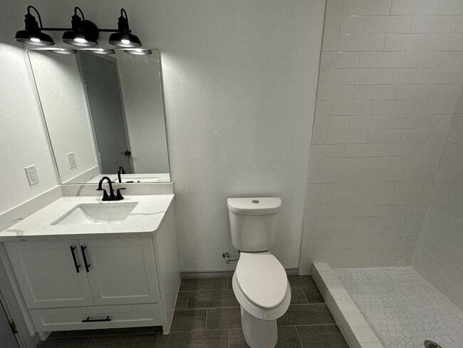 Building Photo - 609 Enchanted Way