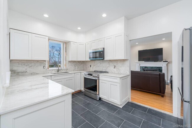 Building Photo - 16125 Soundview Ave