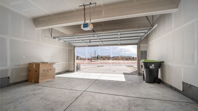 Building Photo - 3 Bedroom Townhouse in Wolf Ranch