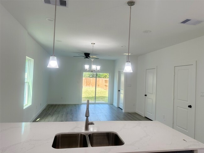 Building Photo - 7813 Hirsch Rd