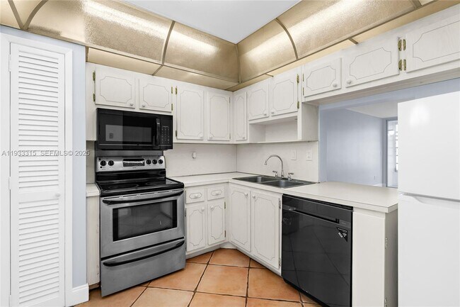 Building Photo - 1300 NE 191st St