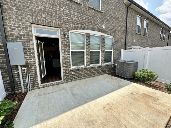 Building Photo - Walk to shopping, schools, greenway, and d...