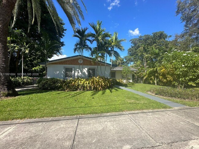 Building Photo - 3755 Oak Ave