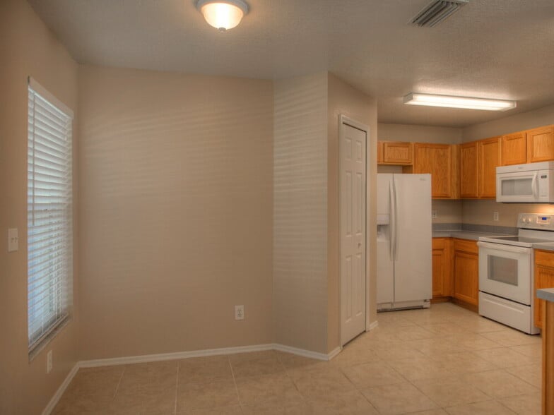 Building Photo - 4033 Banbury Cir