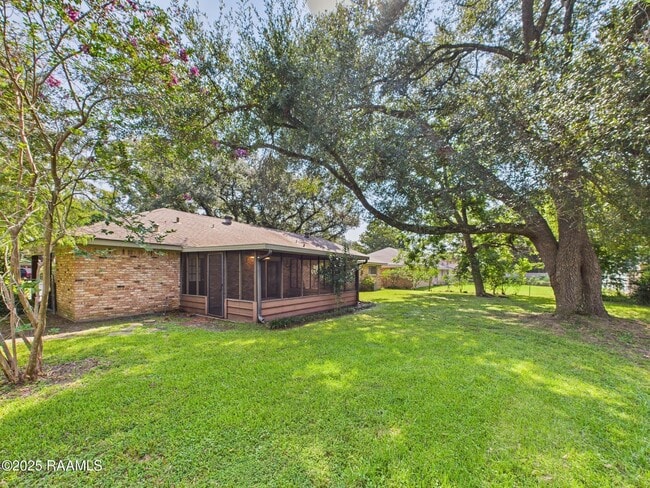 Building Photo - 200 Claymore Dr