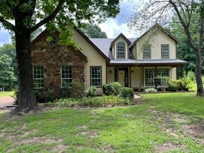 Building Photo - Renovated 4 Bedroom 3.5 Home for Rent!