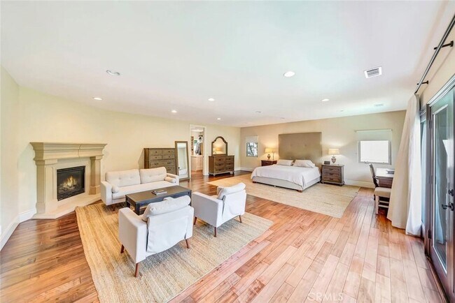 Building Photo - 4822 Valjean Ave