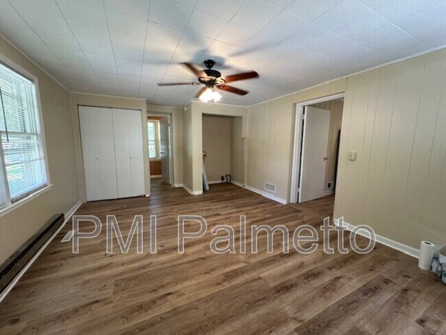 Building Photo - 529 Skyland Dr