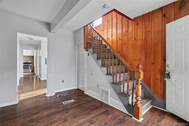 Building Photo - 39 Spruce St