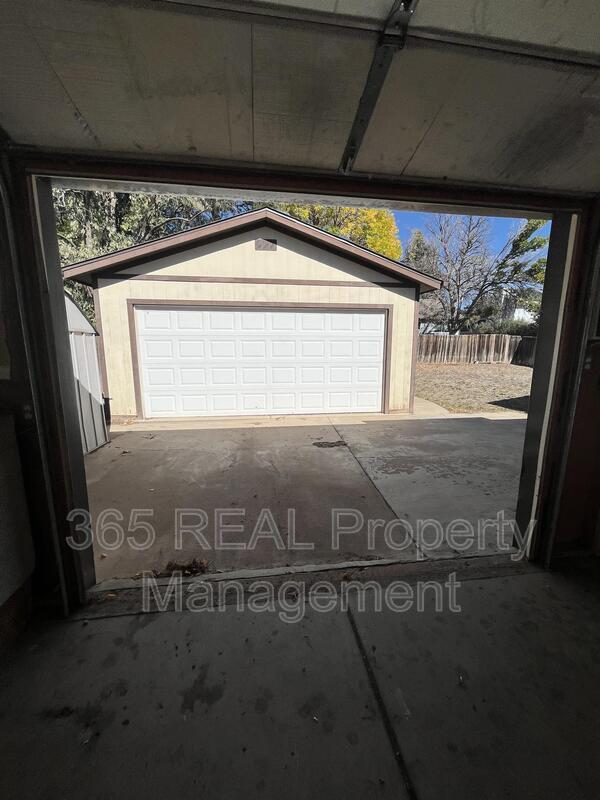Building Photo - 4925 W 8th Street Rd