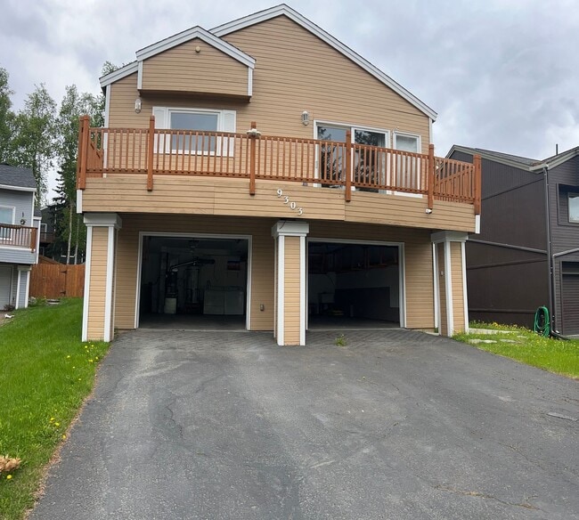 Primary Photo - 4 bed/ 2 bath beauty in Eagle River