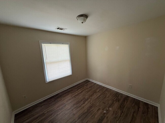 Building Photo - 8 Burdette Pl