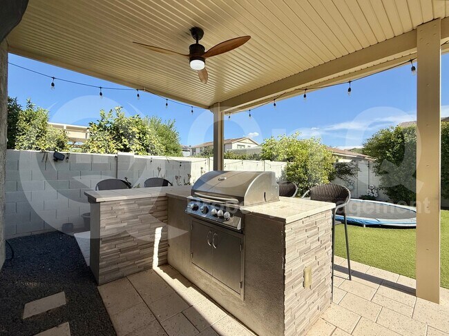 Building Photo - 4247 E Comstock Dr