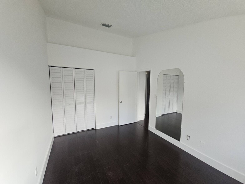 Building Photo - 2925 Belmont Ln