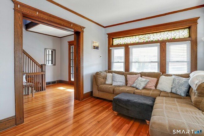 Building Photo - 144 Overland Ave