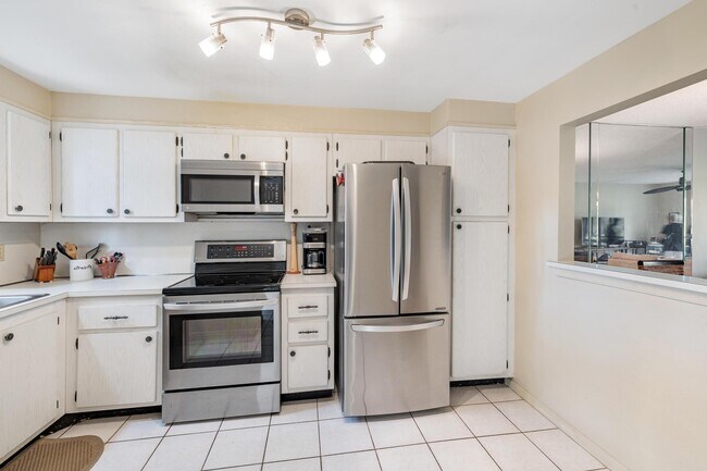 Building Photo - 2450 DC Country Club Boulevard