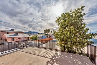 Building Photo - 113 Cedar St