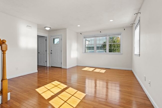 Building Photo - 4 Boxwood Dr