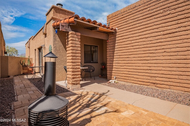 Building Photo - 1341 E Ellis Dr