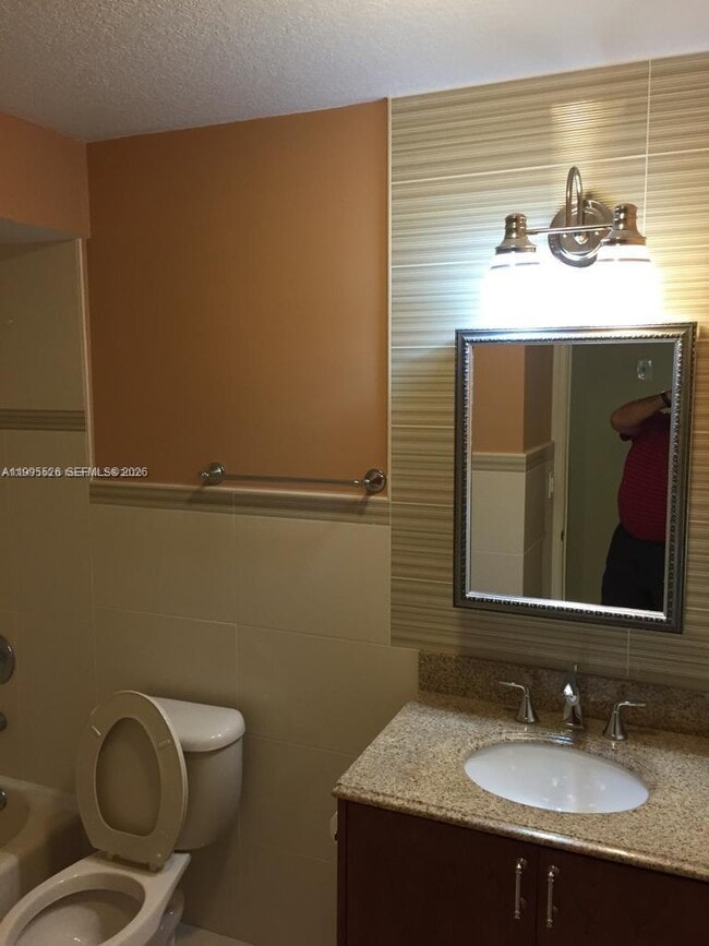 Building Photo - 9301 SW 92nd Ave