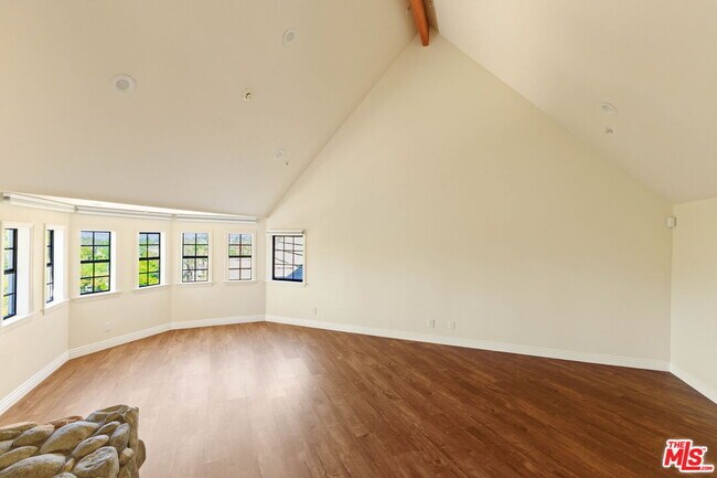 Building Photo - 5237 San Feliciano Dr