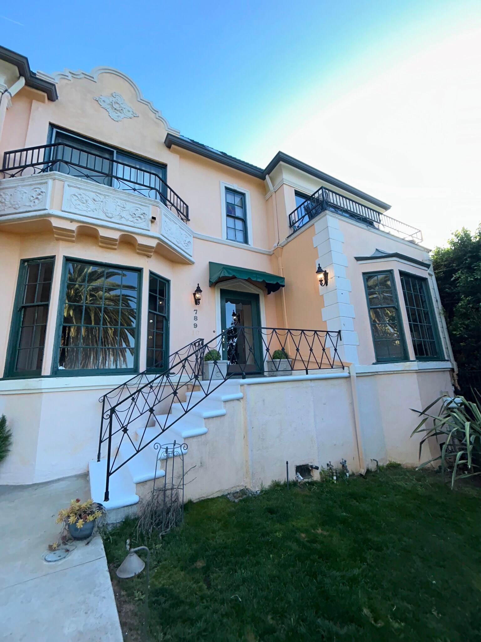 Building Photo - 1954 Hillcrest Rd