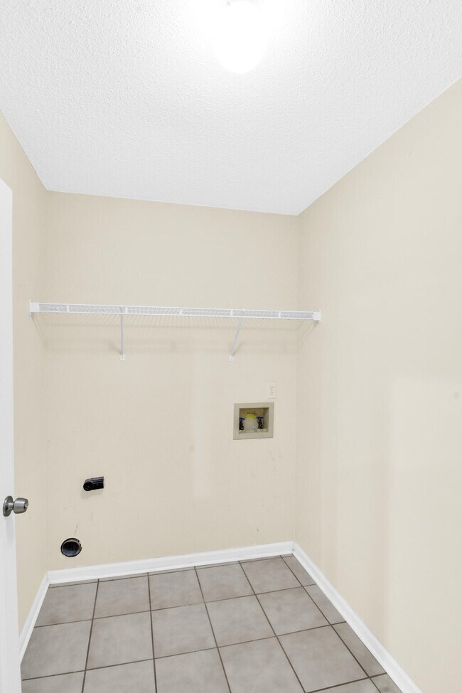 Building Photo - 2232 Fulva Dr
