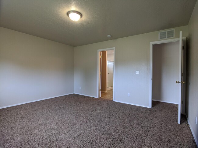 Building Photo - 611 N Kayden Way