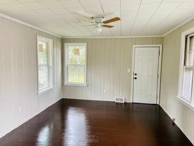 Building Photo - 4/2 home for rent! $1350