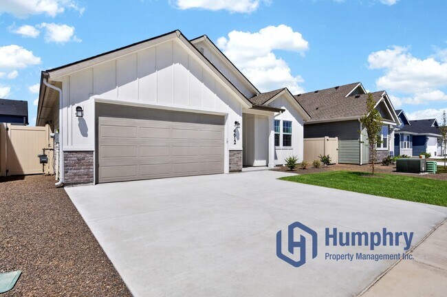 Building Photo - Beautiful home minutes from Costco