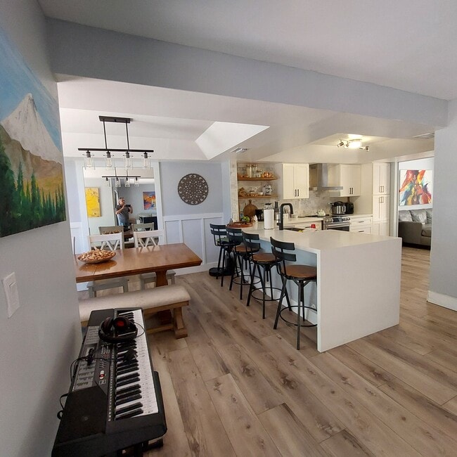 Building Photo - 3871 Alcantara Ave