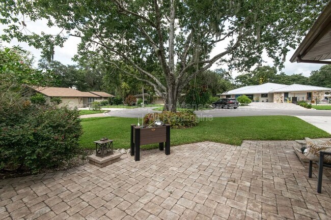 Building Photo - 423 Whispering Oaks Ct