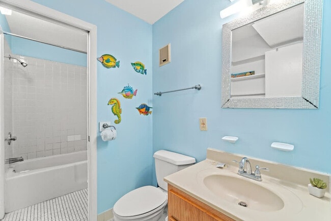 Building Photo - 8743 Thomas Dr