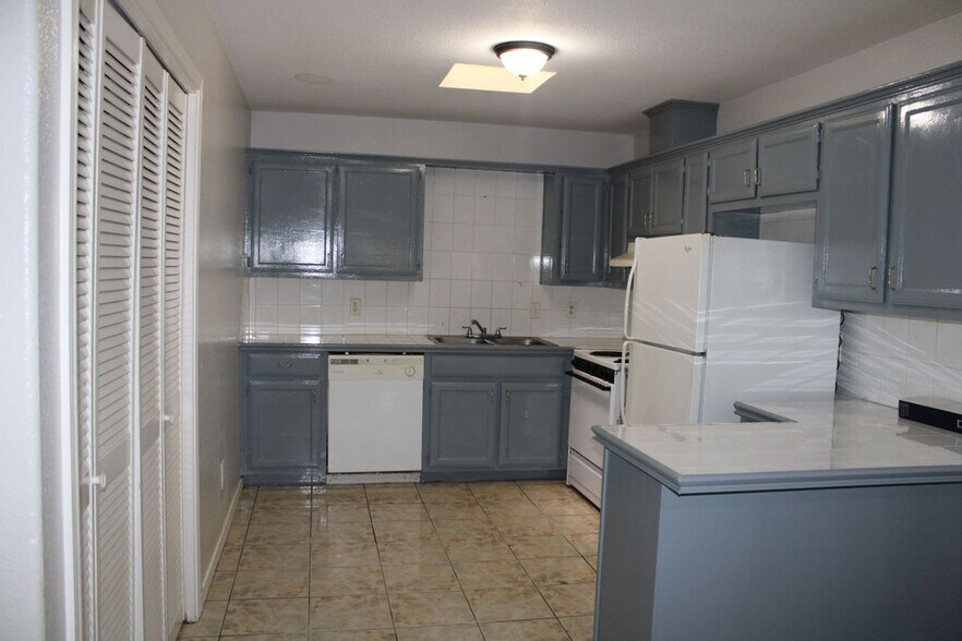 Building Photo - 2201 Kimberly Ln